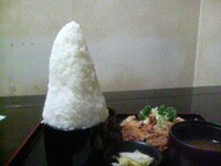 ご飯が まんが日本昔話 みたいな超テンコ盛りで出て来る食事処ありま Yahoo 知恵袋