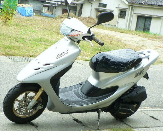 ライブDIOZXAF35にのっているのですが、最近エナメルシートを買い
