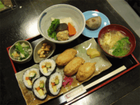 おいなりさんのおかず おいなりさんと一緒に食べるおかずって何がありますか Yahoo 知恵袋