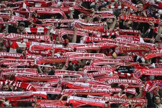 バイエルンのホームスタジアムで 試合終了後にかかる音楽は何という曲ですか Yahoo 知恵袋