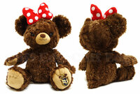 ディズニーのキャラクターで 焦げ茶の熊の名前はなんて言うんですか 頭に赤いリボ Yahoo 知恵袋