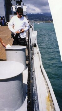 神風特攻隊日本兵士の遺体がアメリカ戦艦甲板に落下 そこはカミカゼデ Yahoo 知恵袋
