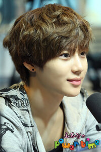 Shineeのテミンってピアス開けたんですか あけたようですよ Yahoo 知恵袋