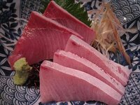 ブリの刺身の色について質問です ブリの刺身の色って赤みがかったもの Yahoo 知恵袋