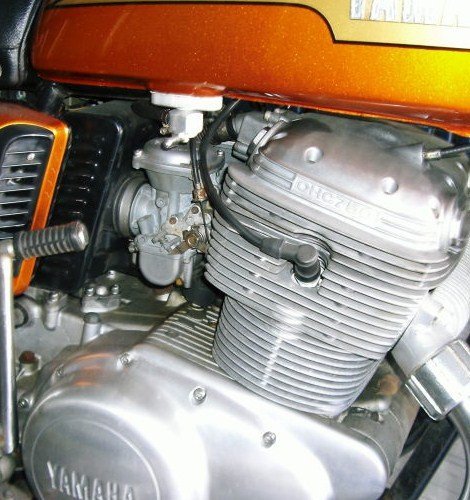 先日、おじさんからTX750というバイクをもらうことができました
