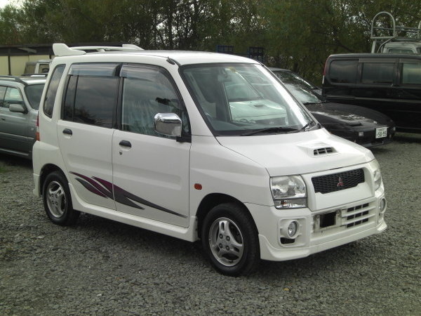 ゴールドで十字架 プラス みたいなマークのエンブレムの軽自動車なにかわかりま Yahoo 知恵袋