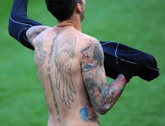 タトゥーのヤバいサッカー選手は誰ですか マルコ マテラッツィが全身に Yahoo 知恵袋