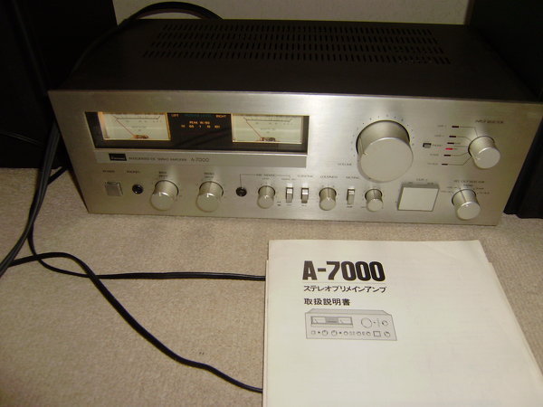 1979年頃に発売されたサンスイのプリメインアンプA-3000とA-7000の