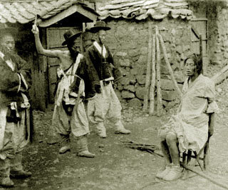 女性　股裂きの刑 最初に InternationalFederation secretary の Tubiana Unfalkrankenhaus ration of  Societies for Surgery of the Hand t