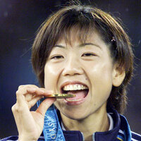 どうして 日本のメダリストは メダルを噛むのですか 金メダルを最初に Yahoo 知恵袋