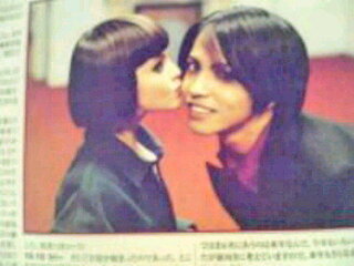 ラルクのhydeさんが 女の子からキスされてる画像が欲しいですいがいと昔 Yahoo 知恵袋