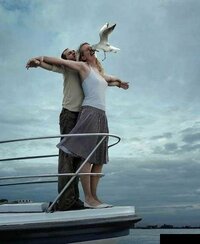 映画タイタニックのように船首に２人で立ってポーズを決めていた客が本当にいた Yahoo 知恵袋