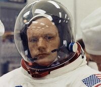 よく宇宙服のイラストで頭の部分が全面ガラスのモノ 金魚鉢を被ったようなモ Yahoo 知恵袋