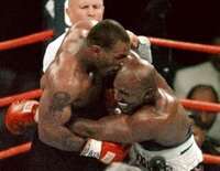 マイクタイソンがホリフィールドの耳を噛みましたが 実際に千切れた Yahoo 知恵袋