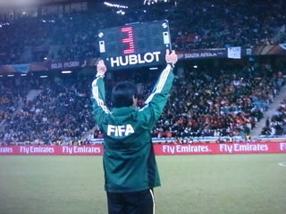 ロスタイムとアディショナルタイムってどう違うんですか ほとんど変わらない Yahoo 知恵袋