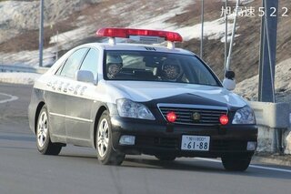 パトカーに追われて逃げる車をパトカーのほうからぶつけて停止さ Yahoo 知恵袋