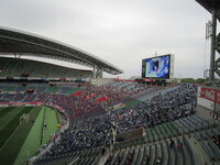 埼玉スタジアムのゴール裏って雨降ったらびしょ濡れですか 屋根ってありましたっ Yahoo 知恵袋