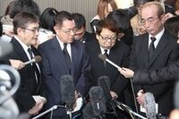 芸能人の葬式 芸能人が芸能人の葬式に参列して 涙を流している姿って何か Yahoo 知恵袋