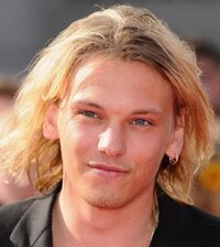 映画トワイライトのヴォルトゥーリー族にいる 金髪ロン毛イケメンの名前を教 Yahoo 知恵袋