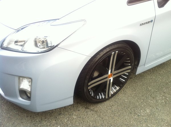 プリウスで18インチは何もしなくても入りますか？車高は落としたく 