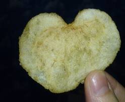 ハートのポテチ ポテチ食べてて、ハート型を見つけたこと、ありますか？自分は最近
