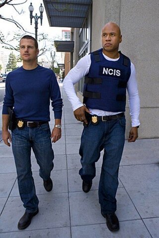 今 お昼に放送しているncis Laのオープニングの曲は なんという曲ですか Yahoo 知恵袋