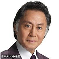 ソフトバンクの白戸家の犬のお父さんの声優は誰ですか 俳優の北大路欣也さ Yahoo 知恵袋