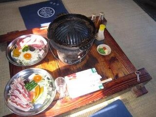 Yahoo!知恵袋三ヶ根山の麓(ふもと)の【山麓園】という「ジンギスカン鍋料理のお店」
を知ってますか?
大昔に「ハチャトウリアン」の「剣の舞」
http://www.youtube.com/watch?v=wXnH4DqXReE
というバックミュージックとともに