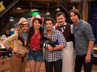 Icarlyについてです 今 Amazonでicarlyのdvdを買おうと Yahoo 知恵袋