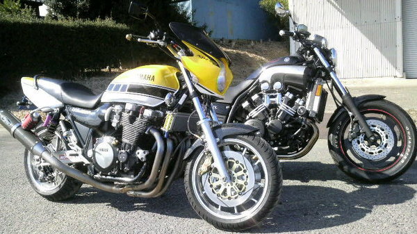 XJR1300に乗ってるんですが、買い替えを考えています。ヤマ XJR1300に乗ってるんですが、買い替えを考えています。ヤマ