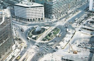 名古屋駅にあるモニュメント飛翔あるじゃないですか 昔噴水のように Yahoo 知恵袋