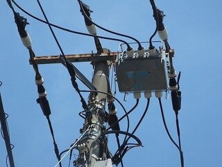 Yahoo!知恵袋電力会社の送電線(高圧6600V)上に設置されている気中開閉器は負荷電流も切れる?
