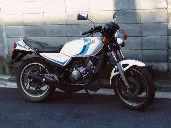 cb400tフレーム 250登録 現在、CB400TのフレームにCB250Tのエンジンを載せた単車を購入し