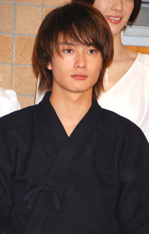 三浦 春 馬 似 てる 人 比較画像 波瑠と三浦春馬が似てる 共演ドラマや映画をご紹介