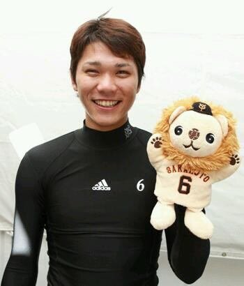 坂本勇人選手は7分丈のアンダーシャツを着ていますが、アディダ 