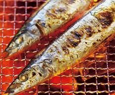 秋刀魚を骨ごと食べるのって変ですか 私は 背骨以外の骨は Yahoo 知恵袋