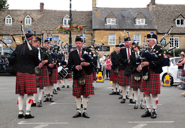 女性はスカート履くんですが 男性もスカート履くんですか 男性がスカート履 Yahoo 知恵袋
