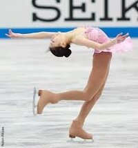 グランプリシリーズ中国大会の李子君選手のスピンについて 最近フ Yahoo 知恵袋