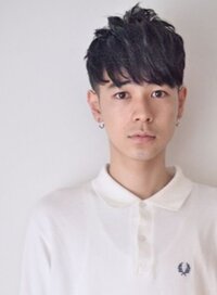 髪型でオススメありませんか メンズの髪型でツーブロックで前髪を残し横 Yahoo 知恵袋