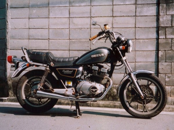 GSX250LにGSX250Eのマフラーはつきますか？ - GSX250Lと