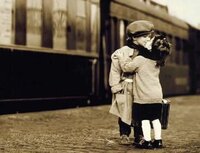 外人の子供が電車で別れのキスしてる画像ください ちょっと古そうな Yahoo 知恵袋