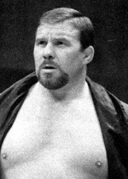 プロレス・マニアの方へクイズNO.135です。ズバリ下の写真のレスラーは