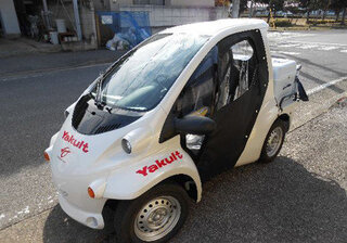 ヤクルトのお姉さんが乗っている 小型四輪青ナンバーの車は何cc Yahoo 知恵袋