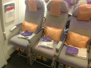 羽田便エミレーツ航空のエコノミー座席について 今月 羽田発 Yahoo 知恵袋