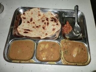 インドカレーに合うパンはなんですか 見え透いたギャグだから 座布団３ Yahoo 知恵袋