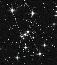 最近 夜空を見上げた時 真横に三つ 綺麗に並んだ星が見えるんだけど 何か星座な Yahoo 知恵袋