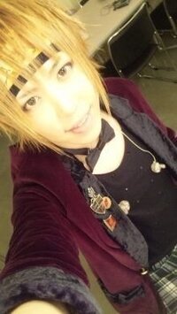 どうもです この時のシドさんみたいな髪型にしたいので 全体がわかる画像 Yahoo 知恵袋