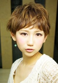 急ぎです 髪を切ってきたのですが 写真のような髪型はおかしいでしょうか Yahoo 知恵袋