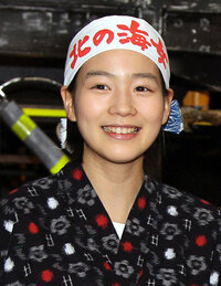 芸能人って顔小さく見えますよね よく見てみると この人顔小 Yahoo 知恵袋