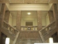古い洋館等にある 玄関ホール正面に階段があり 踊り場の部分で左右に分かれてt字型 教えて 住まいの先生 Yahoo 不動産